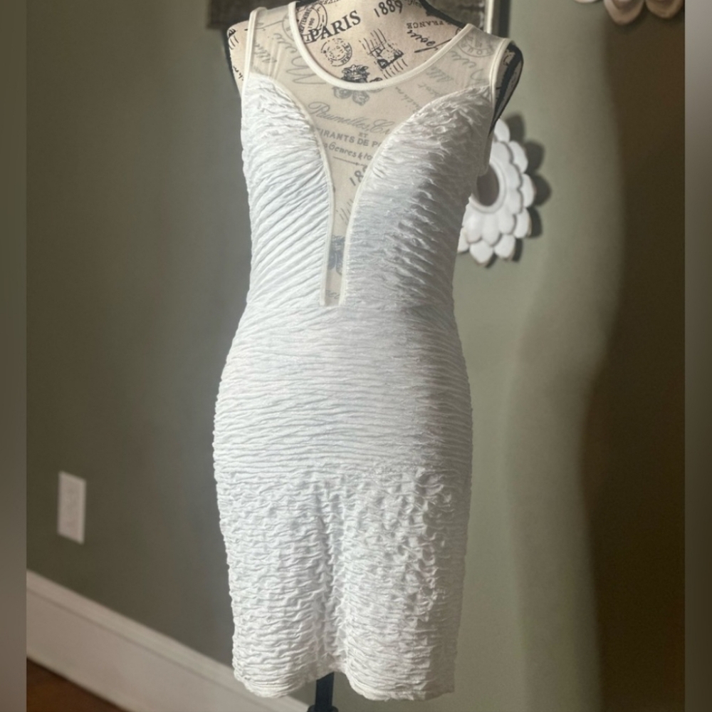 NEW YEARS EVE ALL WHITE BODY CENTRAL DRESS, LARGE